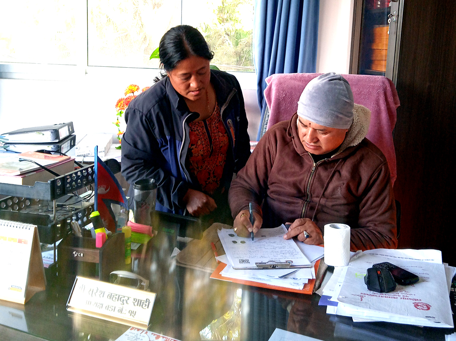 Read more about the article ललितपुर वडा न. १५ मा अध्यक्ष बाट स्वास्थ्य बीमाको शुभारम्भ