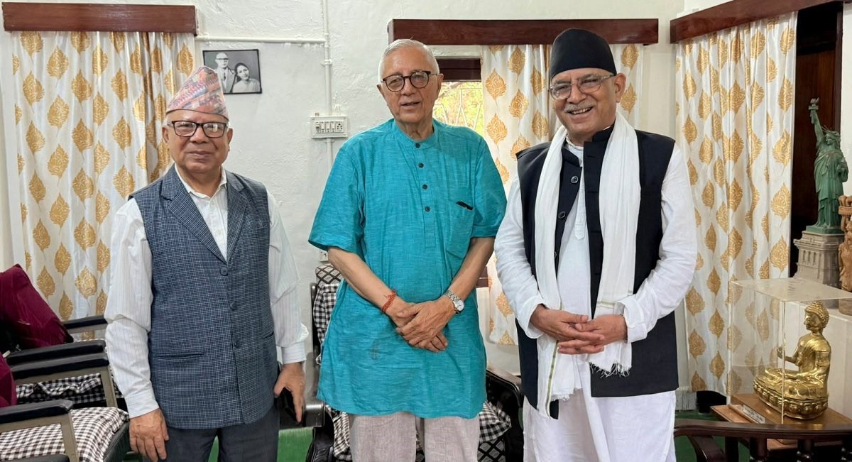 Read more about the article नेता शेखर कोइराला र प्रचण्ड-माधवबीच समसामयिक राजनीतिबारे छलफल