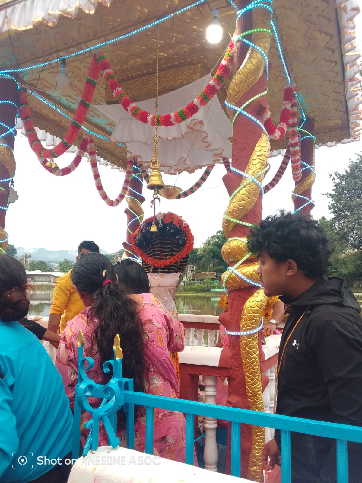 Read more about the article नागपञ्चमीको रौनक: नागदेवताको पूजा गर्न बिहानैदेखि मन्दिर र पोखरीहरूमा लाइन