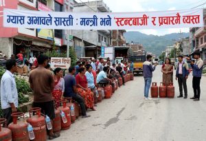 रित्तो सिलिन्डर र खोक्रो सुशासन: ग्यास आपूर्ति ठप्प हुँदा अनुगमनका नाममा मन्त्रीको प्रचारबाजी
