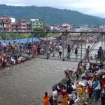 कुशे औँसी तथा बुबाको मुख हेर्ने पर्व आज उत्साहका साथ मनाइँदै, पवित्र कुश घर-घरमा भित्र्याइयो