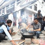 ग्यास अभाव: विद्यार्थीद्वारा चुलो बालेर सरकारको ध्यानाकर्षण