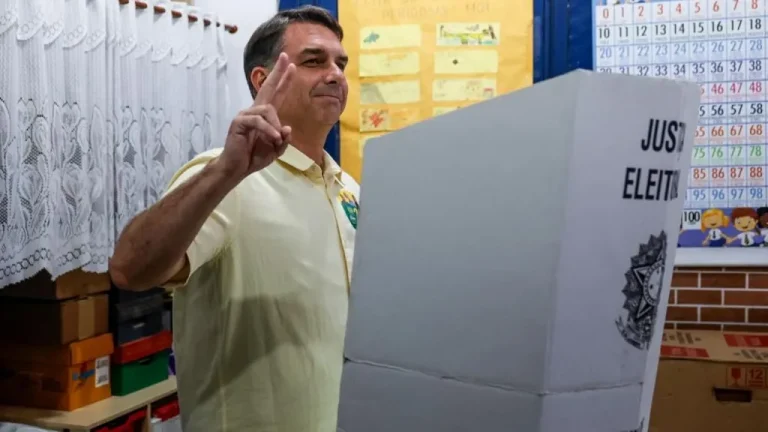 ब्राजिलको राष्ट्रपतीय निर्वाचन पहिलो चरणमा अनिर्णित: दक्षिणपन्थी फ्लावियो बोल्सोनारो र लुलाबीच ‘रन-अफ’ प्रतिस्पर्धा हुने